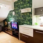 Apartman V Centru Mesta S Vyhledem Na Petra, A Parkovani
