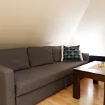 V Centru Mesta S Vyhledem Na Petra, A Parkovani