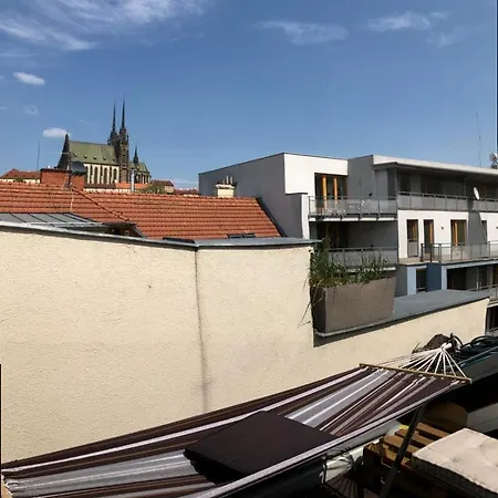 V Centru Mesta S Vyhledem Na Petra, A Parkovani Apartment