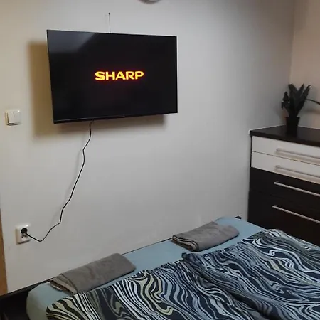 V Centru Mesta S Vyhledem Na Petra, A Parkovani *