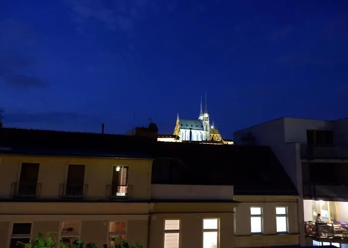 Apartment V Centru Mesta S Vyhledem Na Petra, A Parkovani Brünn